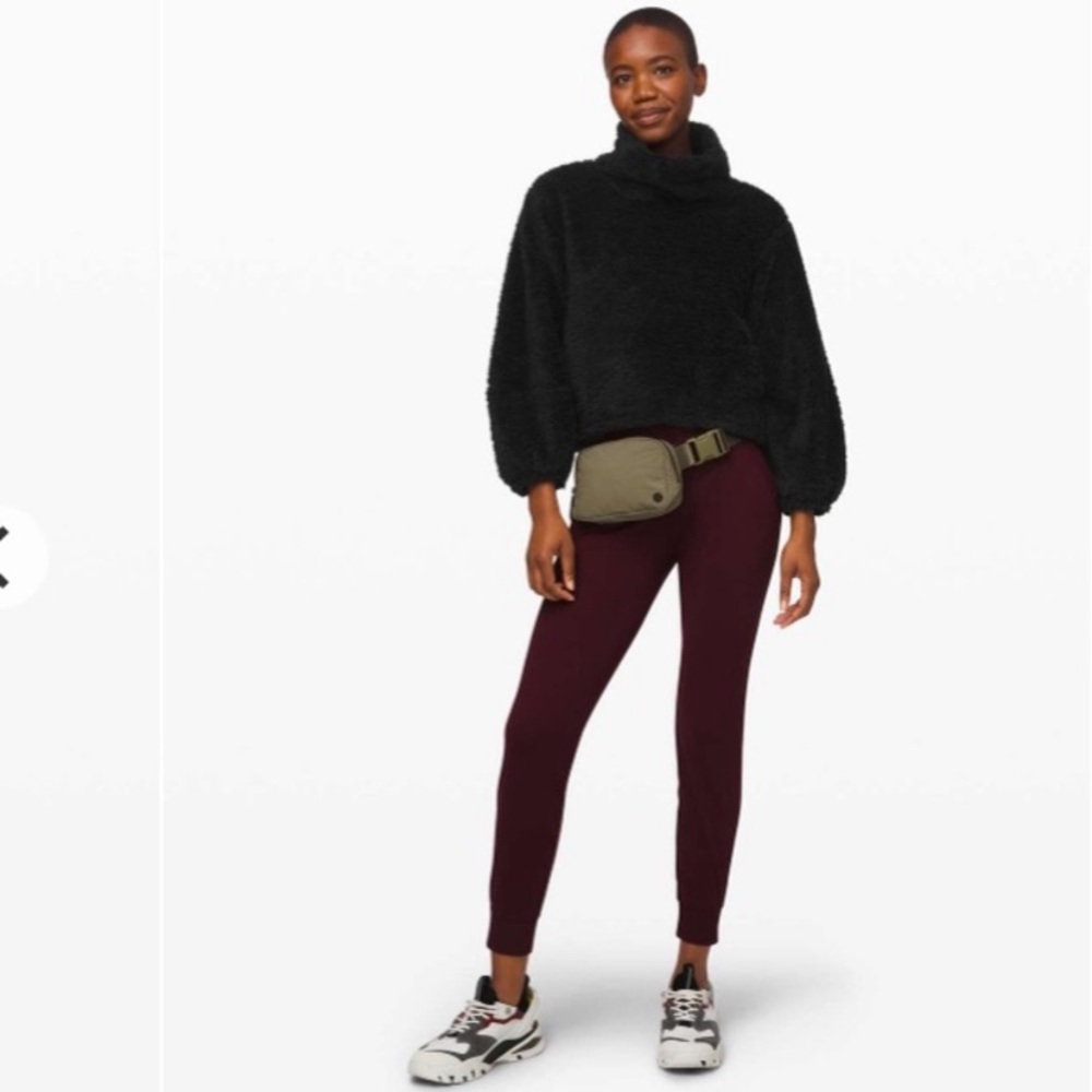 WARM RESTORE SHERPA PULLOVER- size M/L